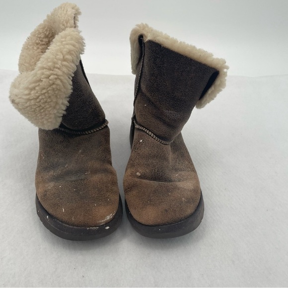 UGG Women’s Bailey Button Bomber Brown Leather size: 6 - Picture 10 of 11